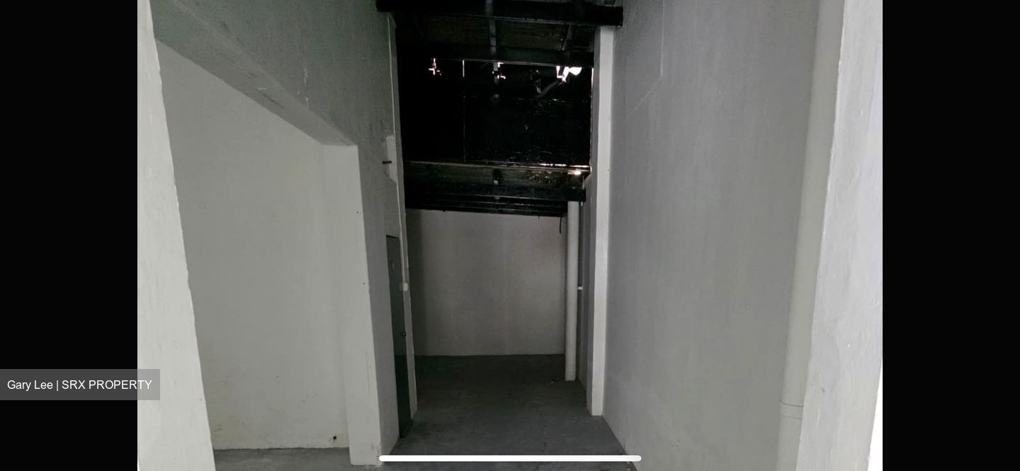 Macpherson Road (D13), Retail #523889021
